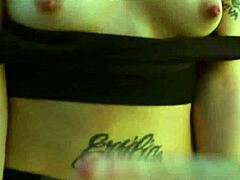 Можешь представить эту боксершу связанной и отшлепанной перед тем, как лизать жопу доминирующему в бдсм-подчинении у Балеарского моря?