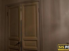 Il dit qu'il perce la chatte serrée russe de ses belles-sœurs bandées dans un fantasme tabou