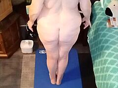 Good morning! Naked yoga with Vee 😊