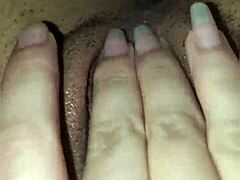 mi coño está cremoso mientras me masturbo hasta un orgasmo increíble en video vertical 1080p