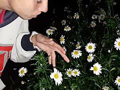 Sex s uklízečkou po procházce zahradou, oba jsme tvrdě vyvrcholili dohromady