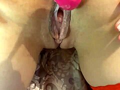 Ο φίλος του άντρα μου με γάμησε σκληρά και άφησε creampie έκπληξη στην πουτάνα μου 😈