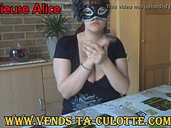 I'm your honey, want to see my hand fetish play?