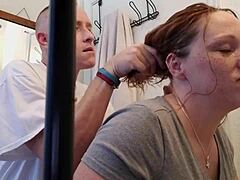 ภรรยานมใหญ่ควิกกี้ในห้องน้ำทำให้ฉันรู้สึกสิ้นหวังและฮอร์นีกับนมใหญ่เต็มไปหมด