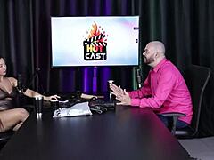 Paulo Avelar tampilkan Tiv Models sama Victoria Beatriz pakai lingerie merah tipis