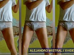 hombre gay bailando en ropa interior blanca mojada trusas calzoncillos calientes alejandro mistral