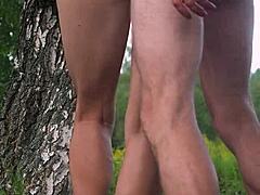 Öffentlicher Anal-Sex mit perfekter Körperschlampe