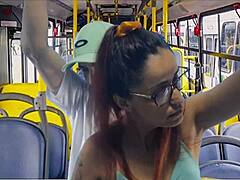 Hey öğrenci, otobüste taciz edilip sikilmek ister misin herkesin ortasında?