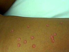 Asijská přítelkyně svázaná pro horkou hru s voskem, šleháním a hračkami s výstřikem na konec