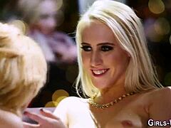 Blonde lezzie rims her girlfriend's ass 😘