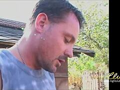 Съседът Хърбърт ебе всяка баба наоколо?