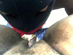 الابن بالتبني الشرير يمص كس زوجة أبيه ويجعلها تئن!