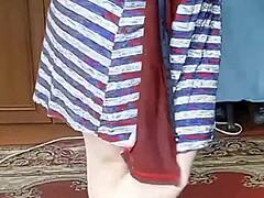 Som tvoja ružová košeľa čierna mini sukňa biele nohy sissy crossdresser shemale s veľkým zadkom pre gay twink masáž