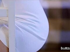 Vakker trang jente får saftig fitte og trang anal knullet av min store kuk