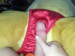 ซิมบาพุ่งน้ำเงี่ยนมหาศาลใส่กางเกงในผ้าแซติน