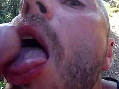 Cruising Gay na Praia Nua Vira Sexo Público ao Ar Livre!