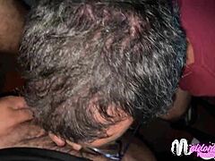 sacanagem entre machos no box de um dark room sexo gay