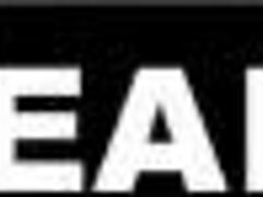 الفتاة النحيفة أليسيا ويليامز تركب القضيب وتُقذف بقوة!