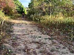 Atletin jo brutalno jebejo v rit na prostem v mestnem parku! 😱🍑