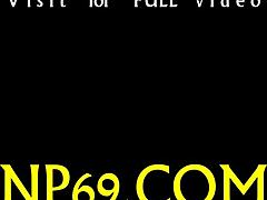 Καβαλάει αυτό το λαχταριστό καυλί σαν επαγγελματίας, σκληρή έφηβη 18+ hardcore δράση με ινδικό μουνί και γαμήσι κωλού! 🍆💦🔥
