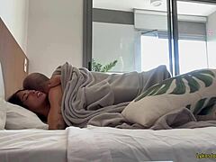 A Vizinha Me Deixou Gozar Dentro Da Bucetinha Para O Corno Chupar Quando Chegar