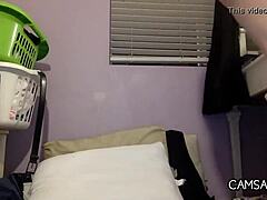 lovesick american nymphomaniac masturbates on webcam