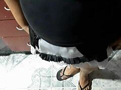 Interrumpo A La Señora Del Servicio Mientras Lava Los Platos Para Que Chupe Mi Polla