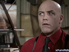 Diretora Bridgette B e professor Derrick Pierce chamam aluna Brooklyn Gray ao escritório para educação sexual