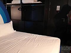 a porta estava aberta e meti rola no puto vendado com gosto