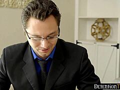 我，呃，作为律师帮助这个小18+鲁莽少女18+ Kiara Cole，你知道，硬核东西。