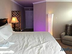 i am twerking and shaking my milf ass