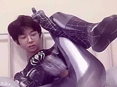 Gay Remaja 18+ Emosional Sensual Rasakan Kenikmatan Intens Masturbasi Kayak Spider-Man dengan Vibe Fetish Asia