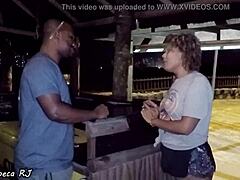 Voda za blowjob? Morala sem sesati lastniku kioska za kozarec!