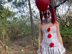 a palhaça levou na bunda ao ar livre 😜