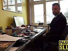 A forró csaj Misha Mayfair durva szexet kap Pascal-tól, spankinggel és doggystyle-lal.