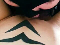 Заварена майка с голям зад кани заварена дъщеря за чукане на путки и оргазми