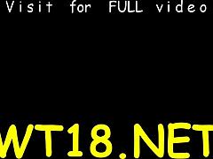 Baştan çıkarıcı çift mükemmel vücutla dar am yalama ve doggystyle sikişte inliyor