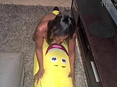 Tattooed desi slut humps big banana in close ups