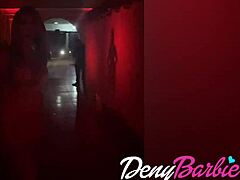 Танцую с моей блондинкой-подругой на вечеринке, потом трахаемся прямо там! 🎉🍑