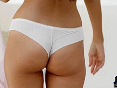 Две прекрасные брюнетки начинают игриво флиртовать с камерой, показывая свои милые миниатюрные 18+ фигурки