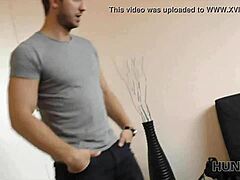 Angella Christin prend du fric du chasseur pour une cuckold publique européenne satisfaisante