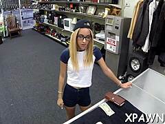 Babe shows off cunt and killer sucking skills