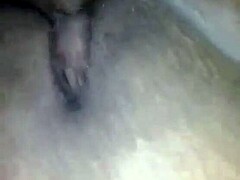 Enchendo a boceta da safada de leite