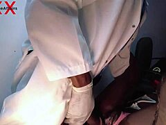 אוי, שיעור רבייה הפך פרוע עם הזין הגדול של המורה עמוק בכוס הרטובה של התלמידה כפופה בדוגיסטייל