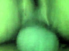 Enchendo a boceta da safada de leite