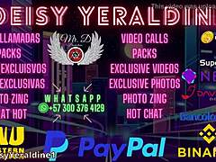 אני נוהגת בעיר וחושפת ציצים ותחת לזרים ברחובות ציבוריים