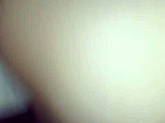 Den här heta unga 18+ amatör provar anal med gaping och monsterkuk