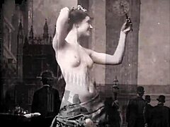 Zbierka vintage erotica s chlpatými pičkami, fajčením a šukaním scén