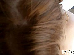 Тийнейджърка 18+ играе в безплатни филмови сцени. Тя се появява в дребни 18+ роли с различни действия