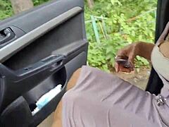 Moeder van vriend rent van bos naar bed voor snelle pikrit